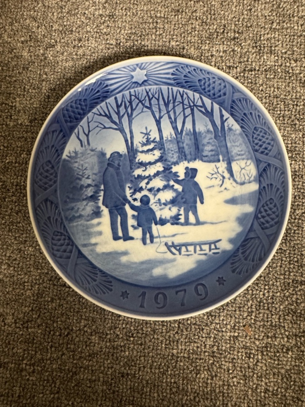 Royal Copenhagen Blue and White 1979 Holiday Collector Plate